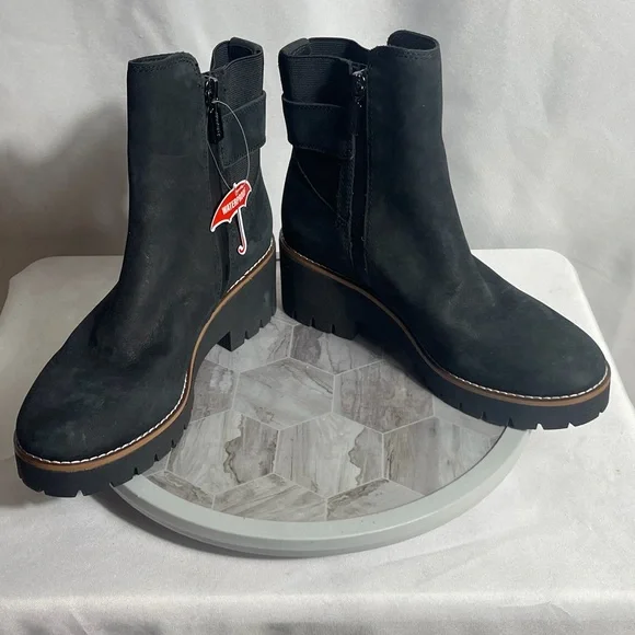 Blondo Dakota Waterproof Lug Sole Ankle Boots Black Nubuck Women’s Size 8.5